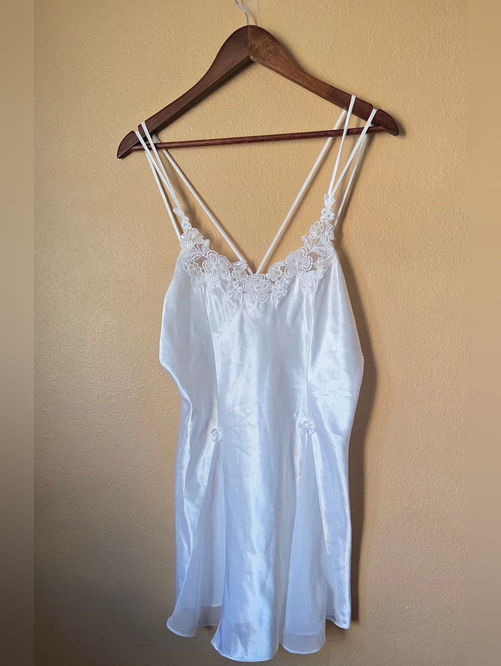 Vintage White Satin Nightgown Pearl Embroidery Sequin Details Size Large USA